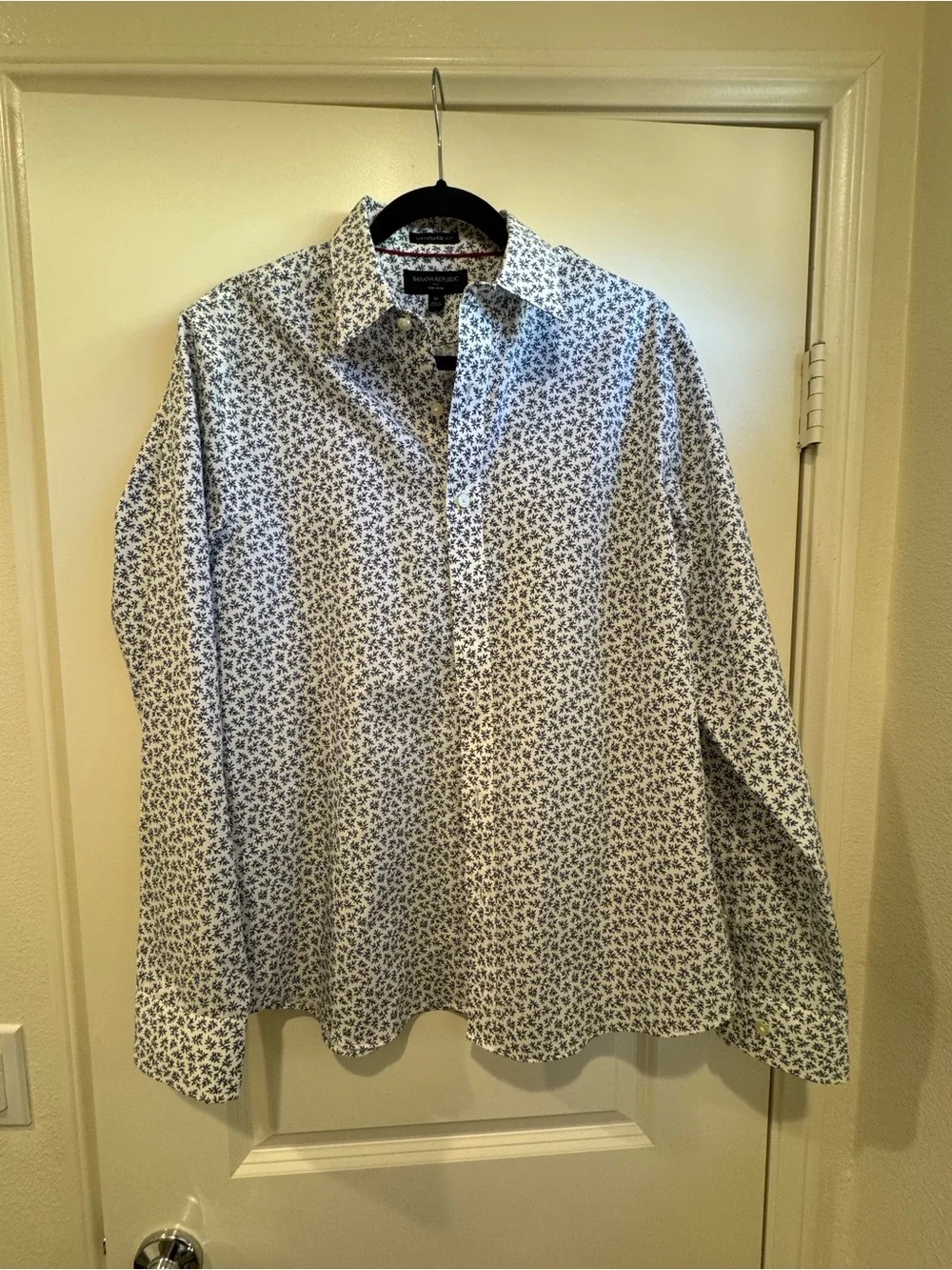 Banana Republic 'Untucked Fit' Non-Iron Shirt – Navy Leaf Print – Size M